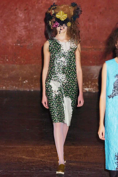 Look 15